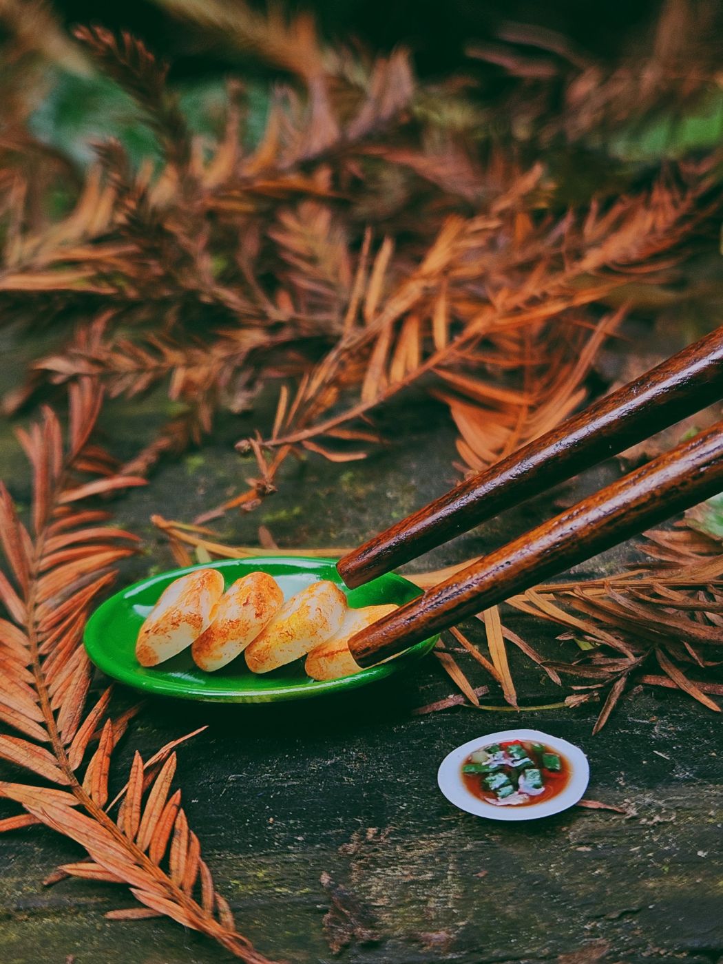 筷子夾起袖珍年糕
